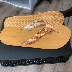 Maurice’s sandals never worn